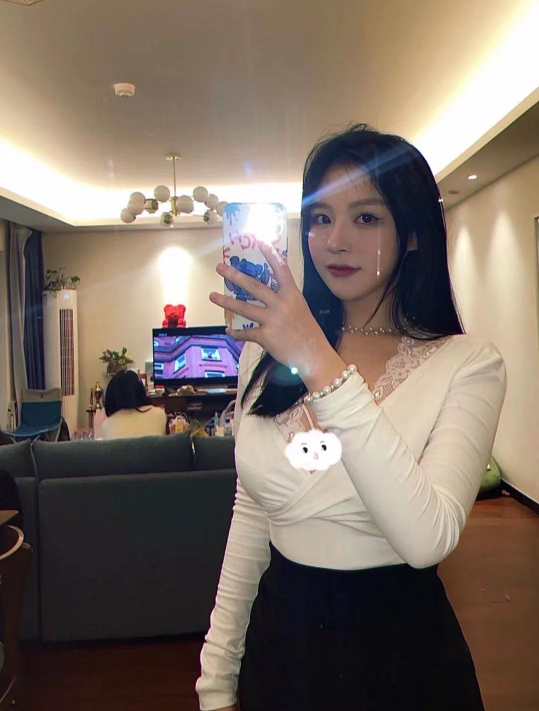 杭州西湖小姐姐蜂腰巨乳 皮肤白